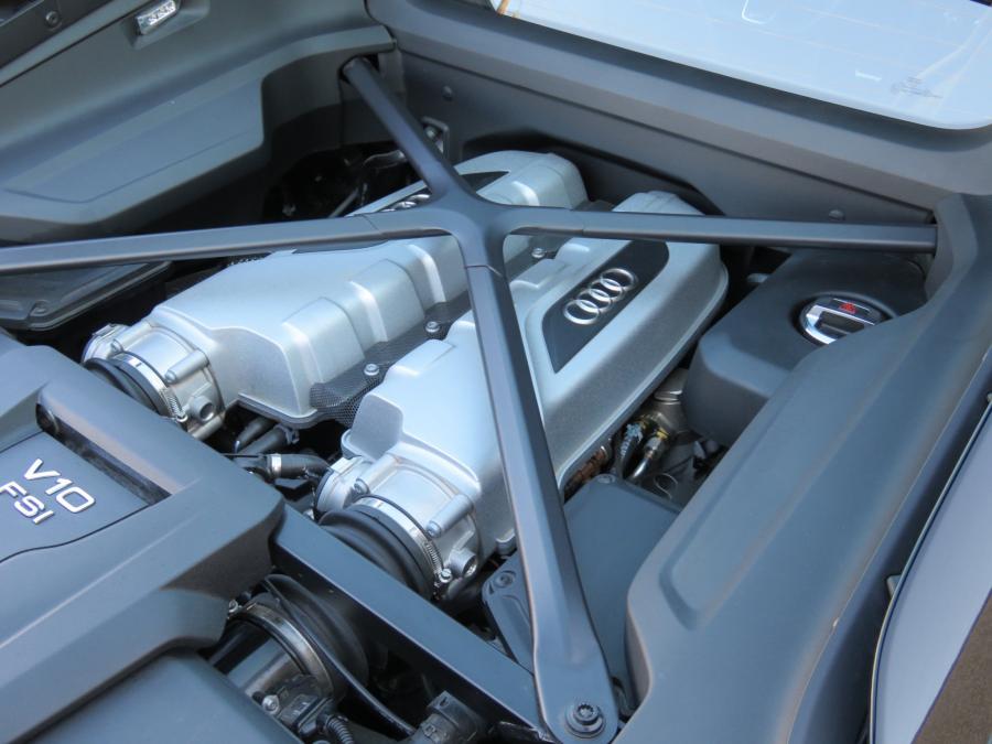Моторный отсек Audi R8 RWS 2018 года  (фото 67 из 70)